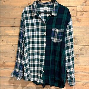 GAP Women’s  - Green and Blue flannel  button up shirt